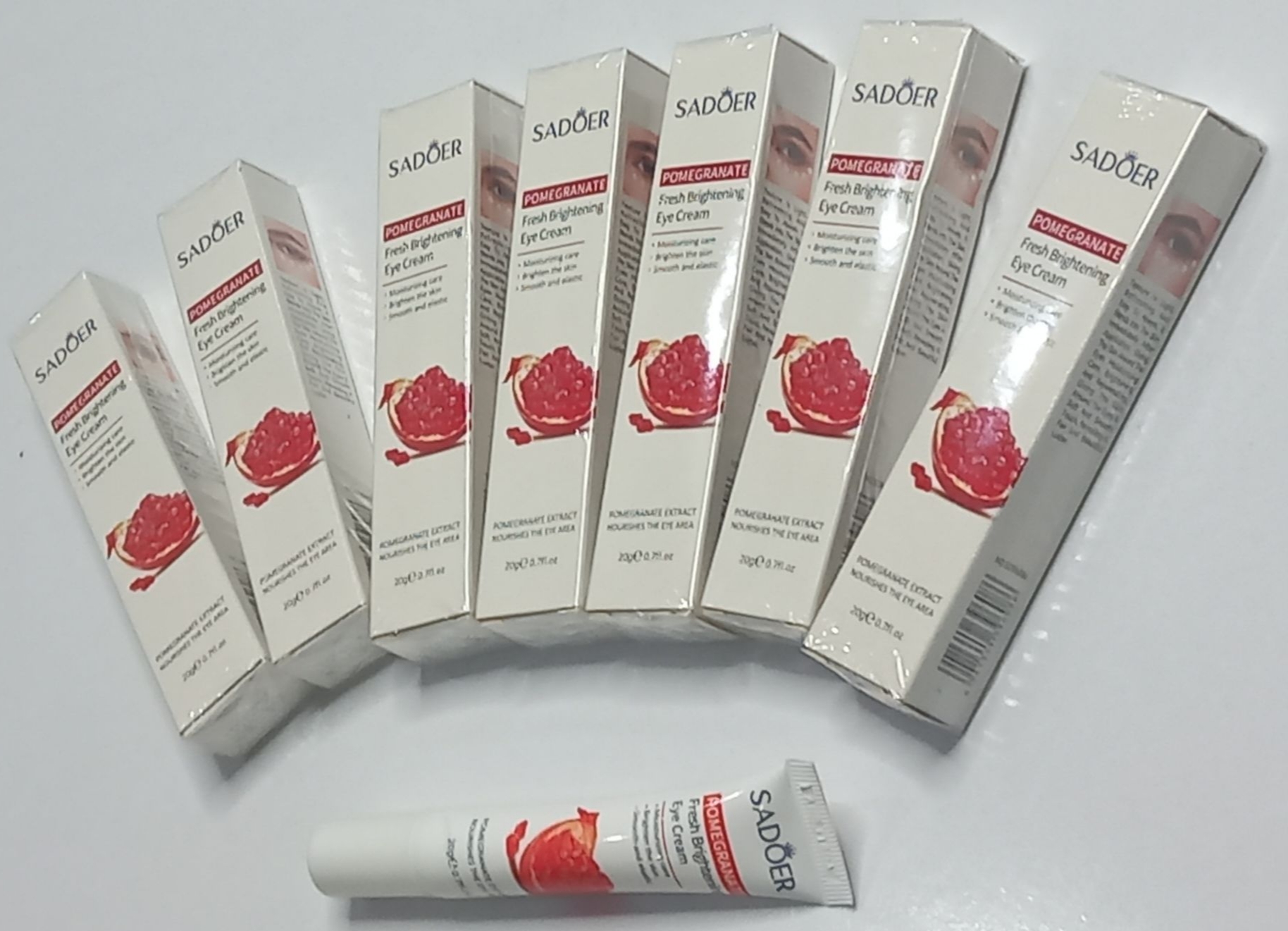 کرم دور چشم انار